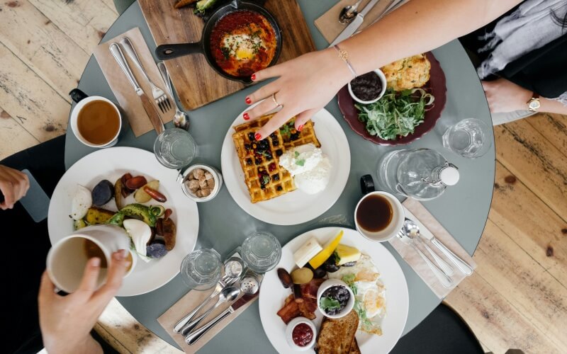 Rīgā ir plašas iespējas izbaudīt kvalitatīvus un patiešām gardus ēdienu gan restorānos, gan kafejnīcās